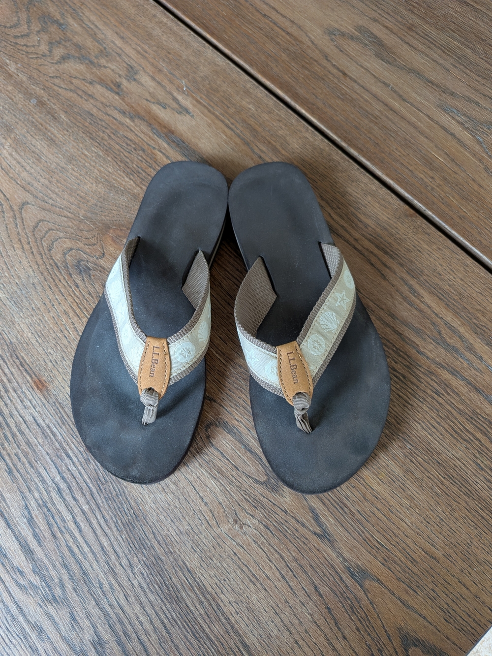 L.L. Bean Women's Brown/Beige Seashell Print Flip Flop Thong Sandals Size 9 Med